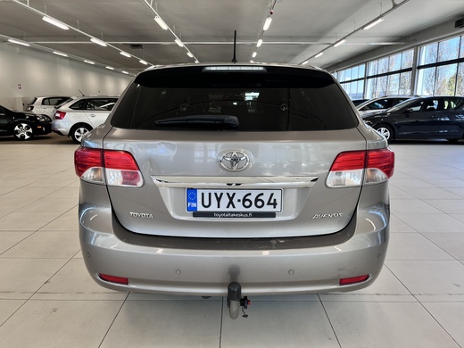 Toyota Avensis vaihtoauto