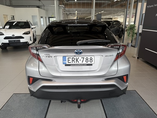 Toyota C-HR vaihtoauto