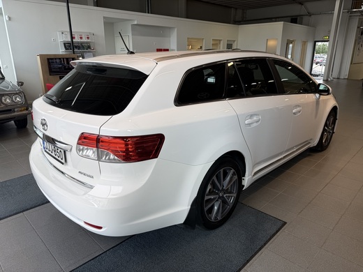 Toyota Avensis vaihtoauto