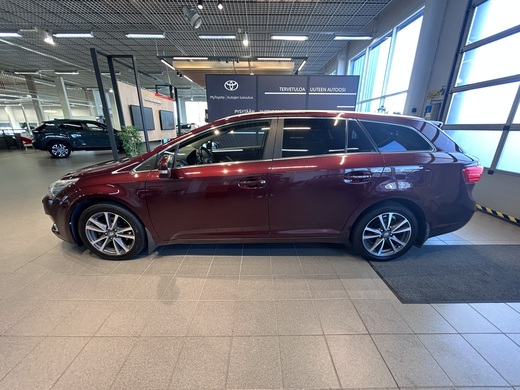 Toyota Avensis vaihtoauto