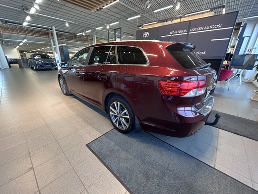 Toyota Avensis vaihtoauto