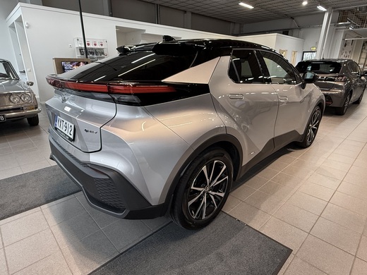 Toyota C-HR vaihtoauto