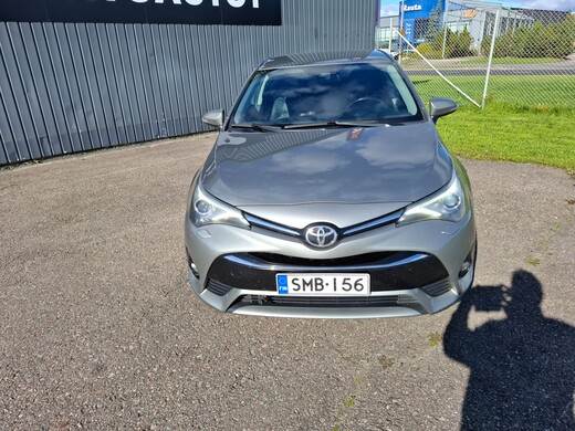 Toyota Avensis vaihtoauto