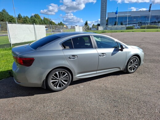 Toyota Avensis vaihtoauto