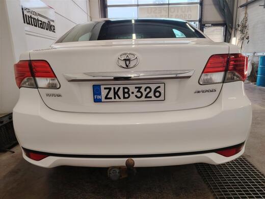 Toyota Avensis vaihtoauto