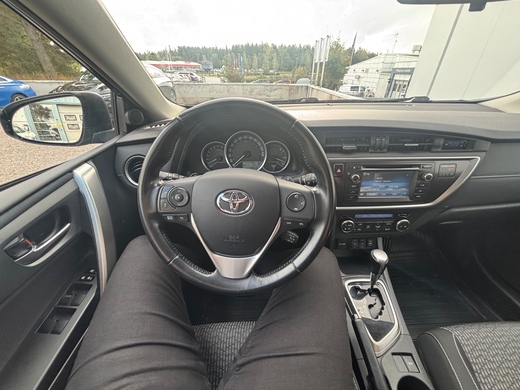 Toyota Auris vaihtoauto
