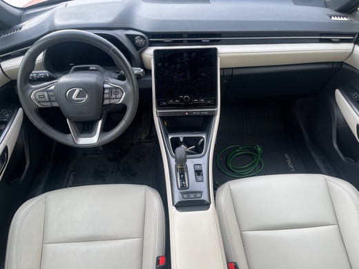 Lexus LBX vaihtoauto