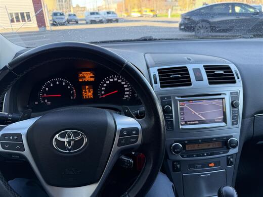 Toyota Avensis vaihtoauto