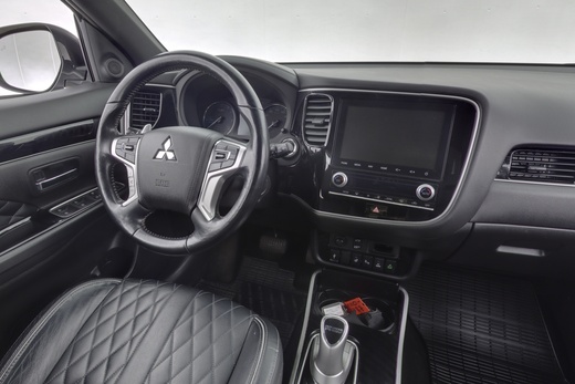 Mitsubishi Outlander PHEV vaihtoauto