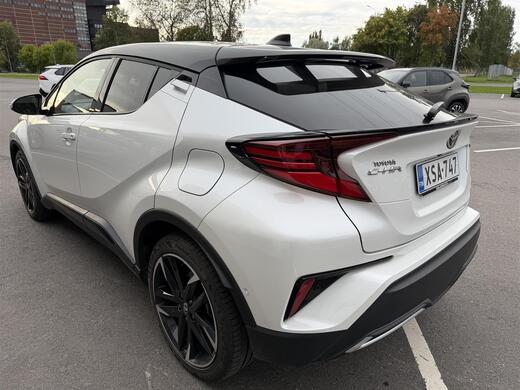 Toyota C-HR vaihtoauto