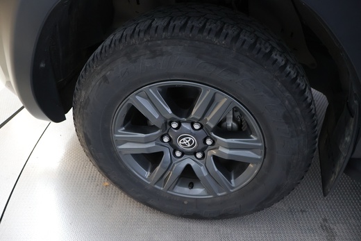 Toyota Hilux vaihtoauto