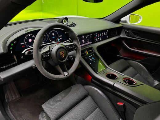 Porsche Taycan vaihtoauto