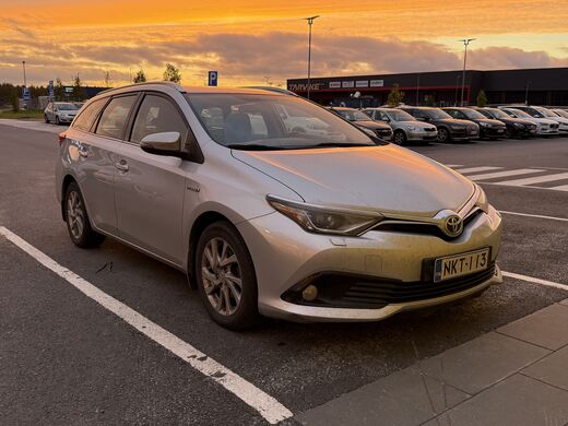 Toyota Auris vaihtoauto