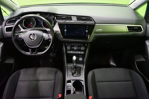 Volkswagen Touran vaihtoauto