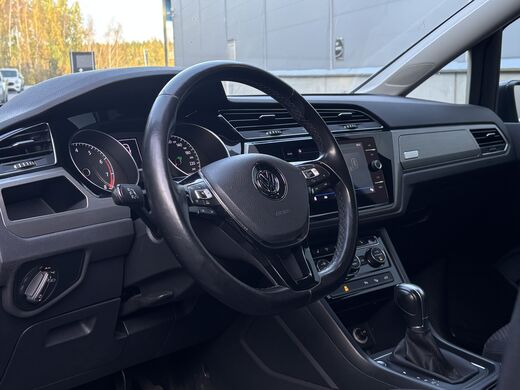 Volkswagen Touran vaihtoauto