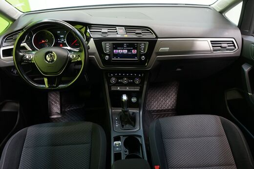 Volkswagen Touran vaihtoauto