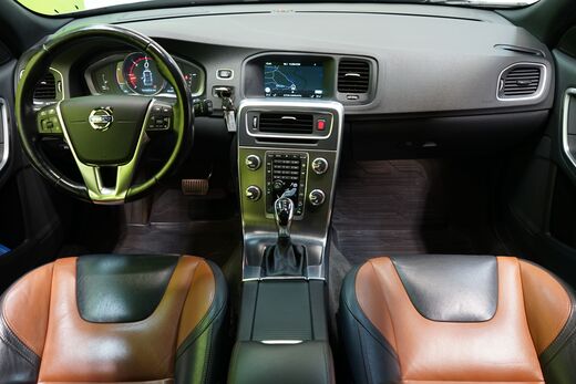 Volvo V60 Cross Country vaihtoauto