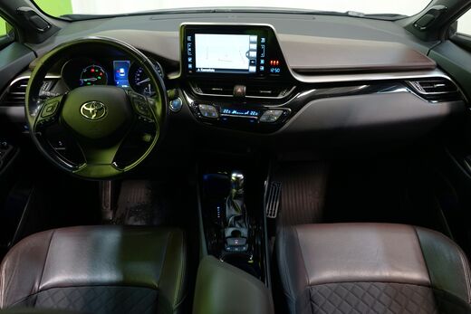 Toyota C-HR vaihtoauto
