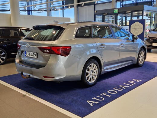 Toyota Avensis vaihtoauto