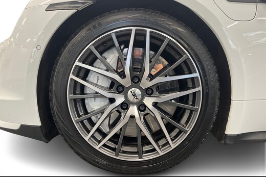 Porsche Taycan vaihtoauto