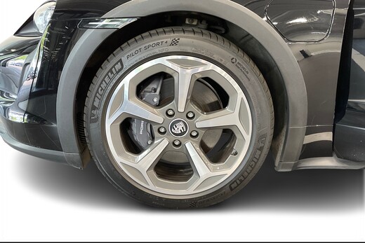 Porsche Taycan vaihtoauto