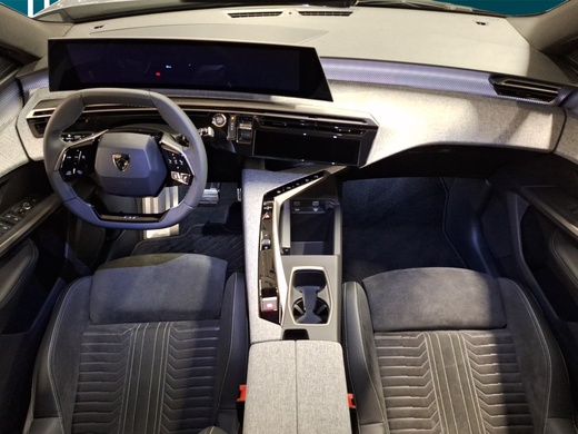 Peugeot E-5008 vaihtoauto