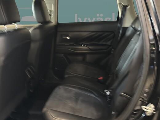 Mitsubishi Outlander PHEV vaihtoauto