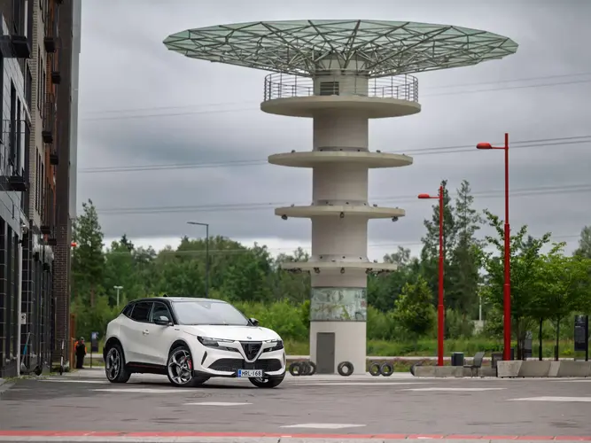 Koeajo: Sähköinen taskuraketti Alfa Romeo Junior Veloce saa hymyn huulille