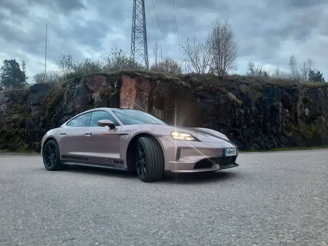 Koeajo: Porsche Taycan 4 - Sähköautoilun kuningas, joka ei pyytele anteeksi