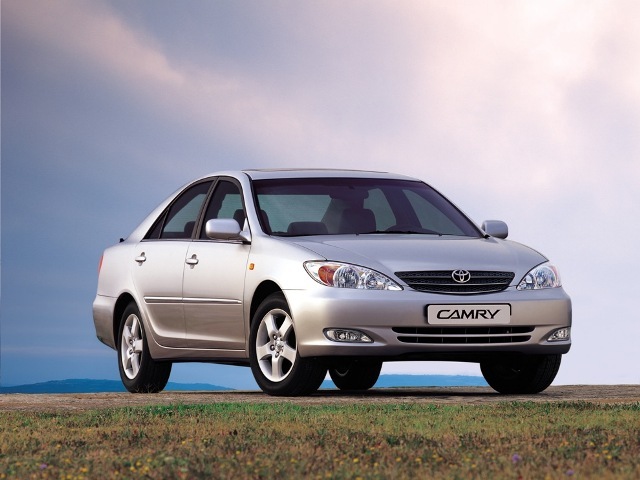 Autoesittely Toyota Camry (2002)