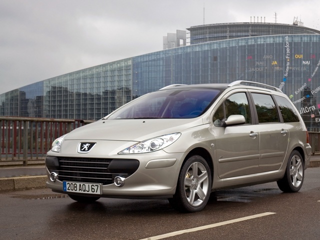Autoesittely Peugeot 307 SW (2002)