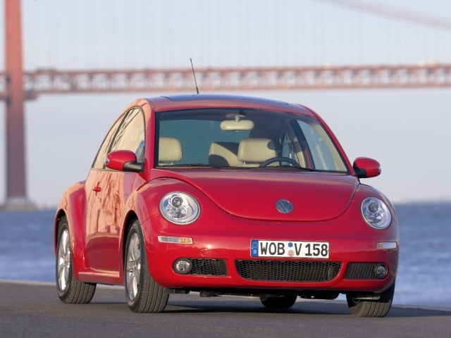 Autoesittely Volkswagen New Beetle (2008)