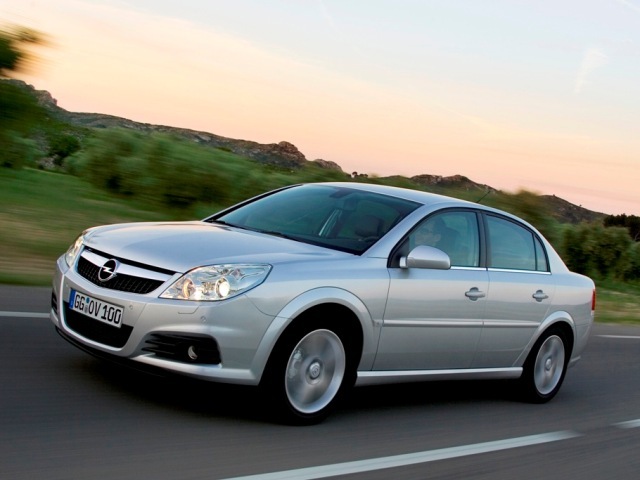 Autoesittely Opel Vectra (2008)