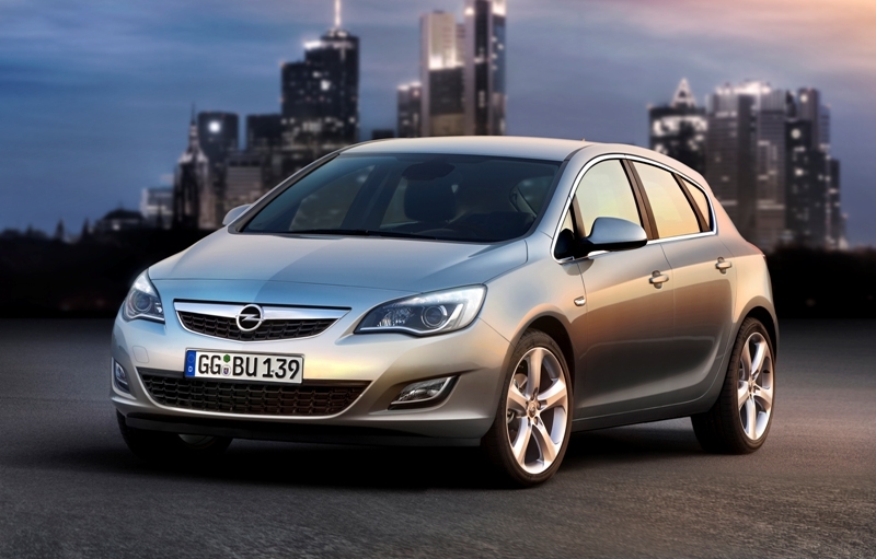 Autoesittely Opel Astra (2010)