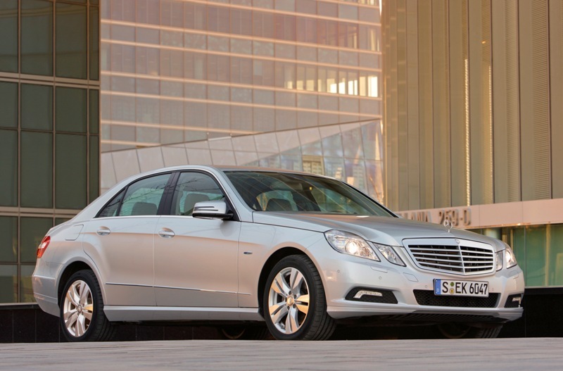 Autoesittely Mercedes-Benz E sarja (2011)