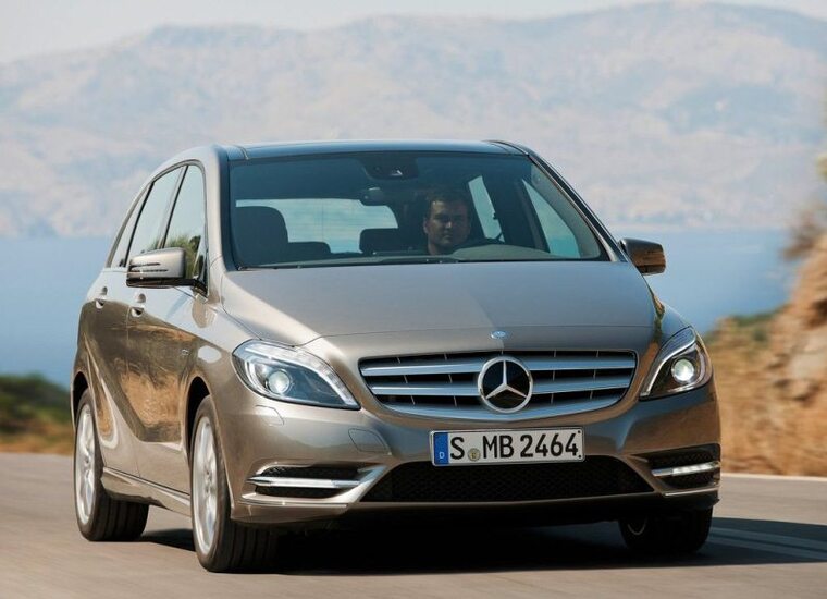 Autoesittely Mercedes-Benz B-sarja (2011)