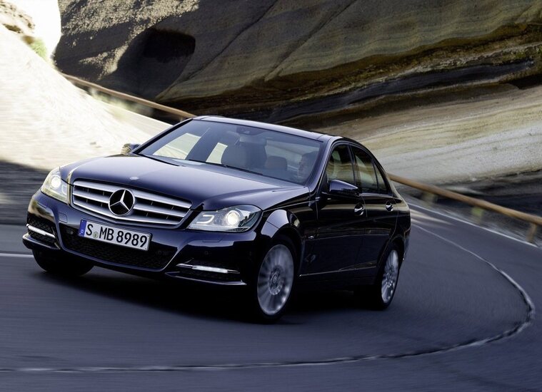 Autoesittely Mercedes Benz C-sarja (2011)