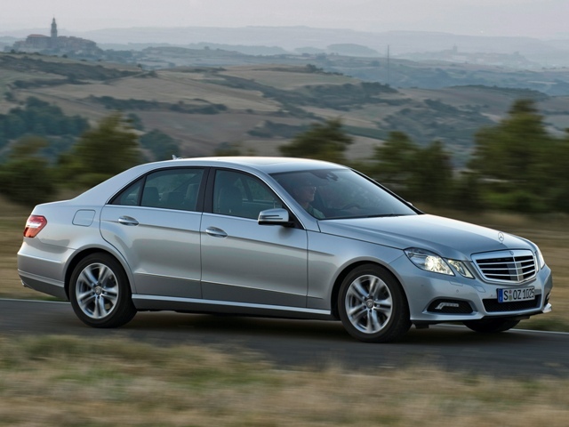 Autoesittely Mercedes-Benz E-sarja (2009)