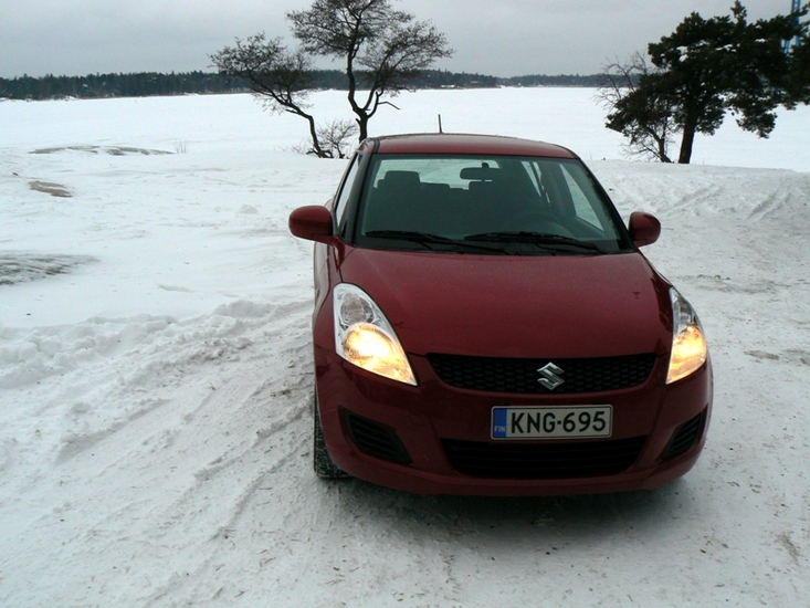 Autoesittely Suzuki Swift (2011)