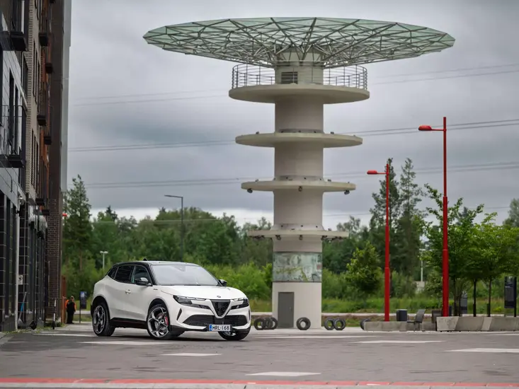 Koeajo: Sähköinen taskuraketti Alfa Romeo Junior Veloce saa hymyn huulille