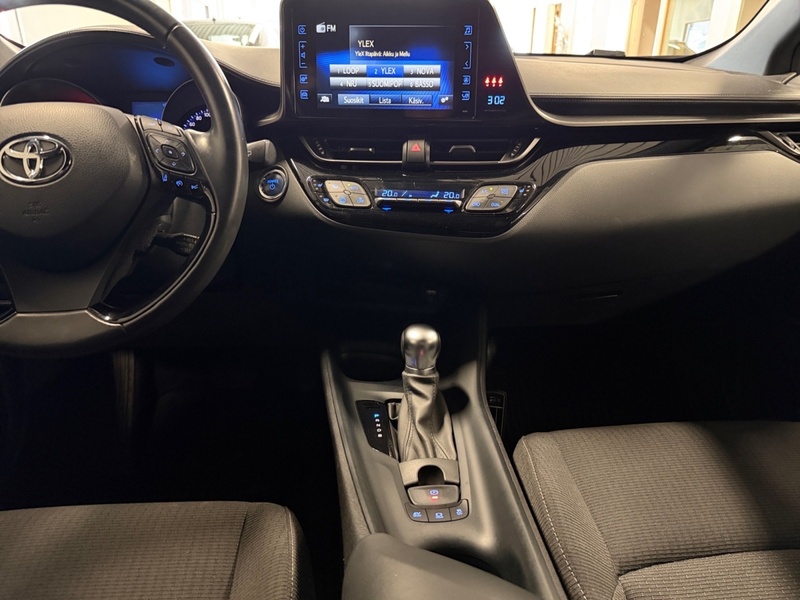 Toyota C-HR vaihtoauto