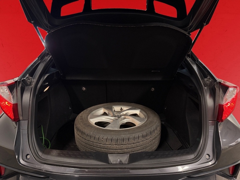 Toyota C-HR vaihtoauto