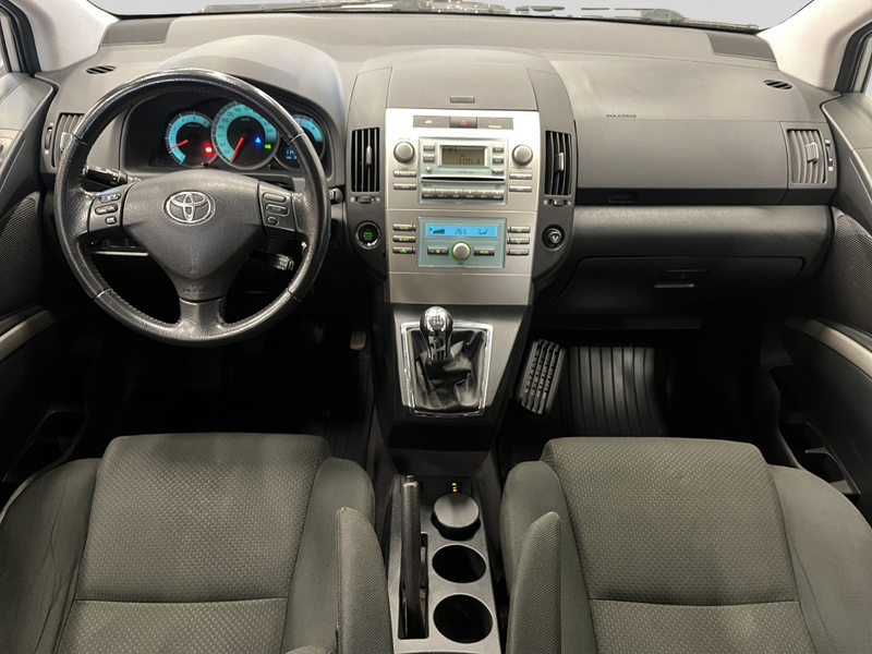 Toyota Corolla Verso vaihtoauto