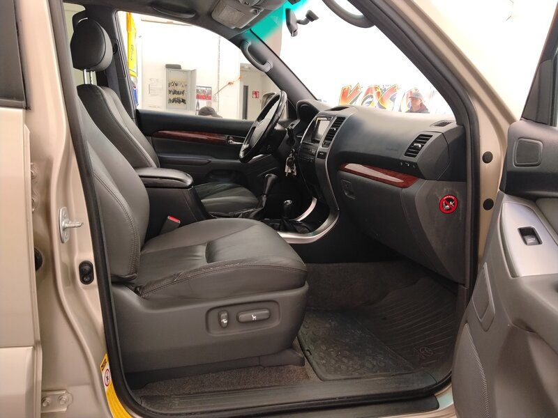 Toyota Land Cruiser vaihtoauto