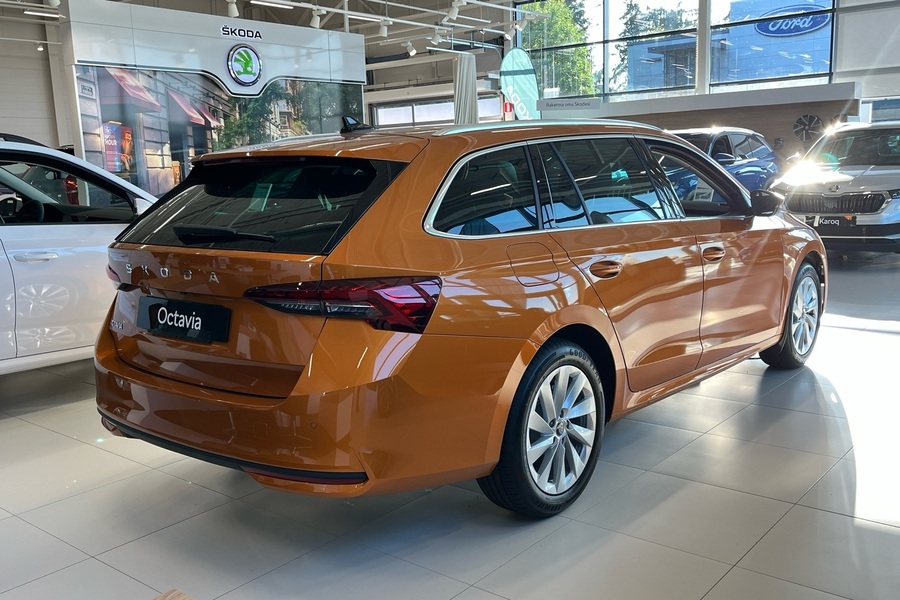 Combi 1.5 TSI 116 Style eTEC DSG Autom. - Korkokampanja 1,99% + kulut! - Automaattivaihteisto nyt veloituksetta | Canton Sound System | Webasto | Vetokoukku | Premium metalliväri Phoenix Orange heti ajoon Skoda Octavia