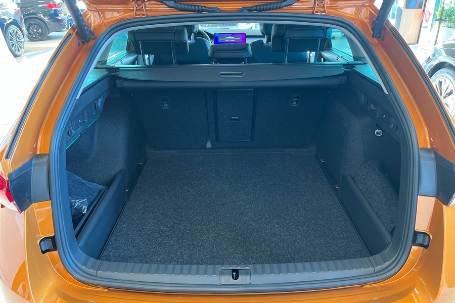 Combi 1.5 TSI 116 Style eTEC DSG Autom. - Korkokampanja 1,99% + kulut! - Automaattivaihteisto nyt veloituksetta | Canton Sound System | Webasto | Vetokoukku | Premium metalliväri Phoenix Orange heti ajoon Skoda Octavia