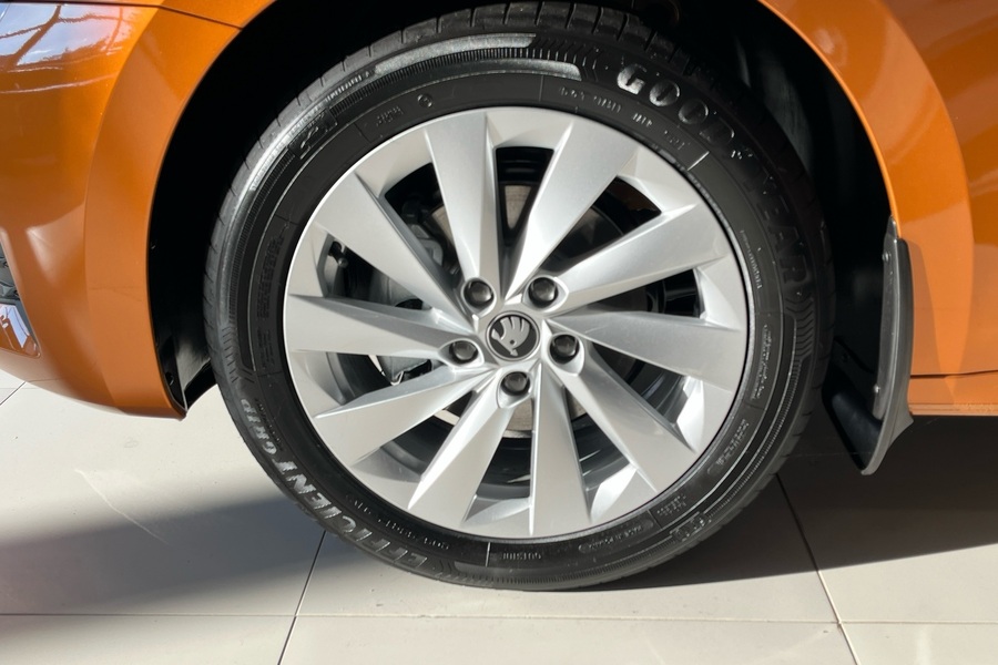 Combi 1.5 TSI 116 Style eTEC DSG Autom. - Korkokampanja 1,99% + kulut! - Automaattivaihteisto nyt veloituksetta | Canton Sound System | Webasto | Vetokoukku | Premium metalliväri Phoenix Orange heti ajoon Skoda Octavia