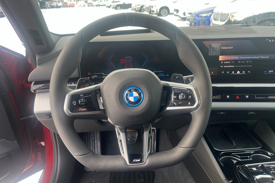 5-sarja G61 Touring 530e A xDrive Charged Edition M Sport heti ajoon BMW 530