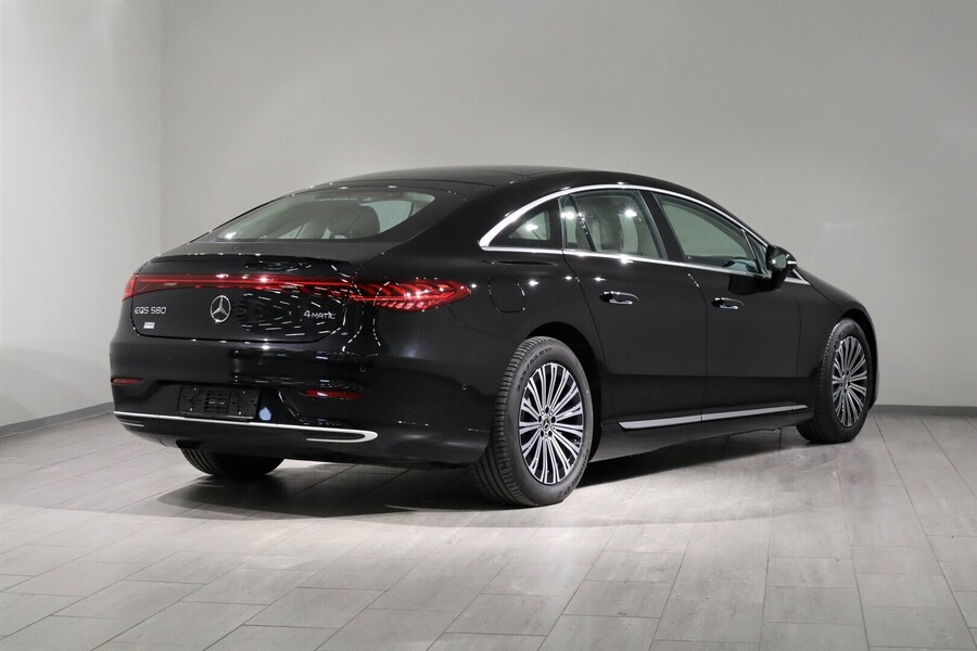 heti ajoon Mercedes-Benz EQS