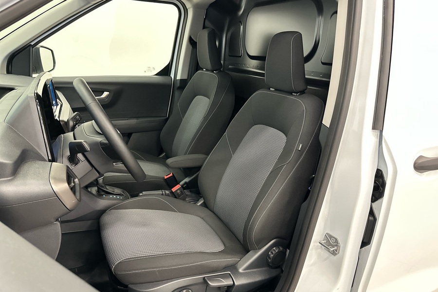 Trend 1.0 EcoBoost 125 hv -bensiinimoottori A7-automaattivaihteisto - Heti Toimitukseen.*1,9% korko + kulut / Kamera / Tavaratilan LED-valot / Läpijuostava / Lämm. tuulilasi ja ratti / Carplay & Andoi heti ajoon Ford Transit Courier